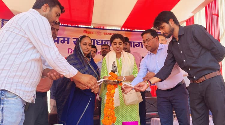 Madhubani News : नियोजन-सह-व्यावसायिक मार्गदर्शन मेला में 352 बेरोजगारों का औपबंधिक चयन