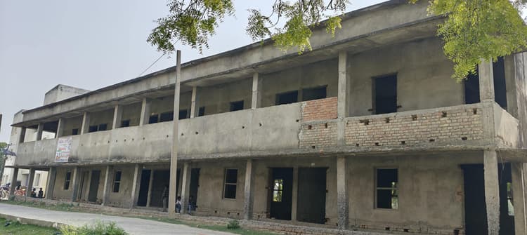 Madhubani News : अधूरा पड़ा है एलके एकेडमी प्लस टू उच्च विद्यालय भवन