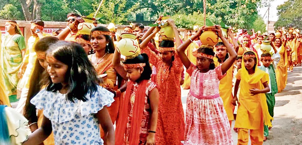 Bokaro News : लहरियाटांड़ में कलश यात्रा के साथ यज्ञ शुरू