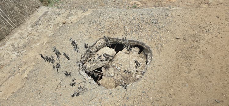 West Singhbhum News : जर्जर सड़कों ने बढ़ायी सिमिदीरी पंचायत की मुश्किलें, ग्रामीण नाराज