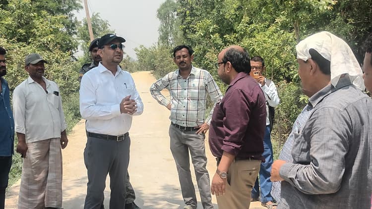 Samastipur News:उच्च न्यायालय के आदेश पर रोहुआ पूर्वी में योजनाओं की जांच शुरू