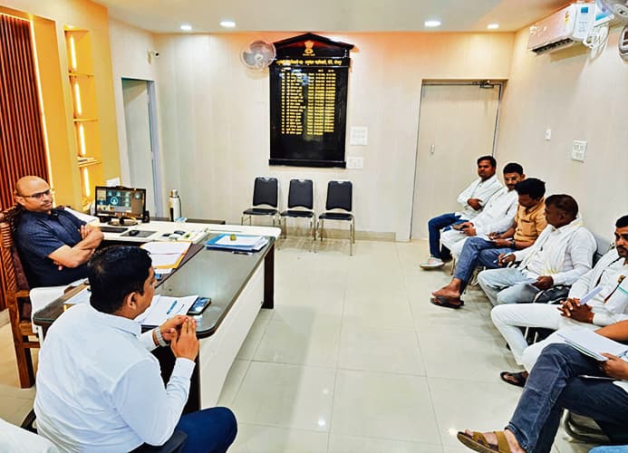 एसडीओ ने राजनीतिक दलों के प्रतिनिधियों के साथ की बैठक