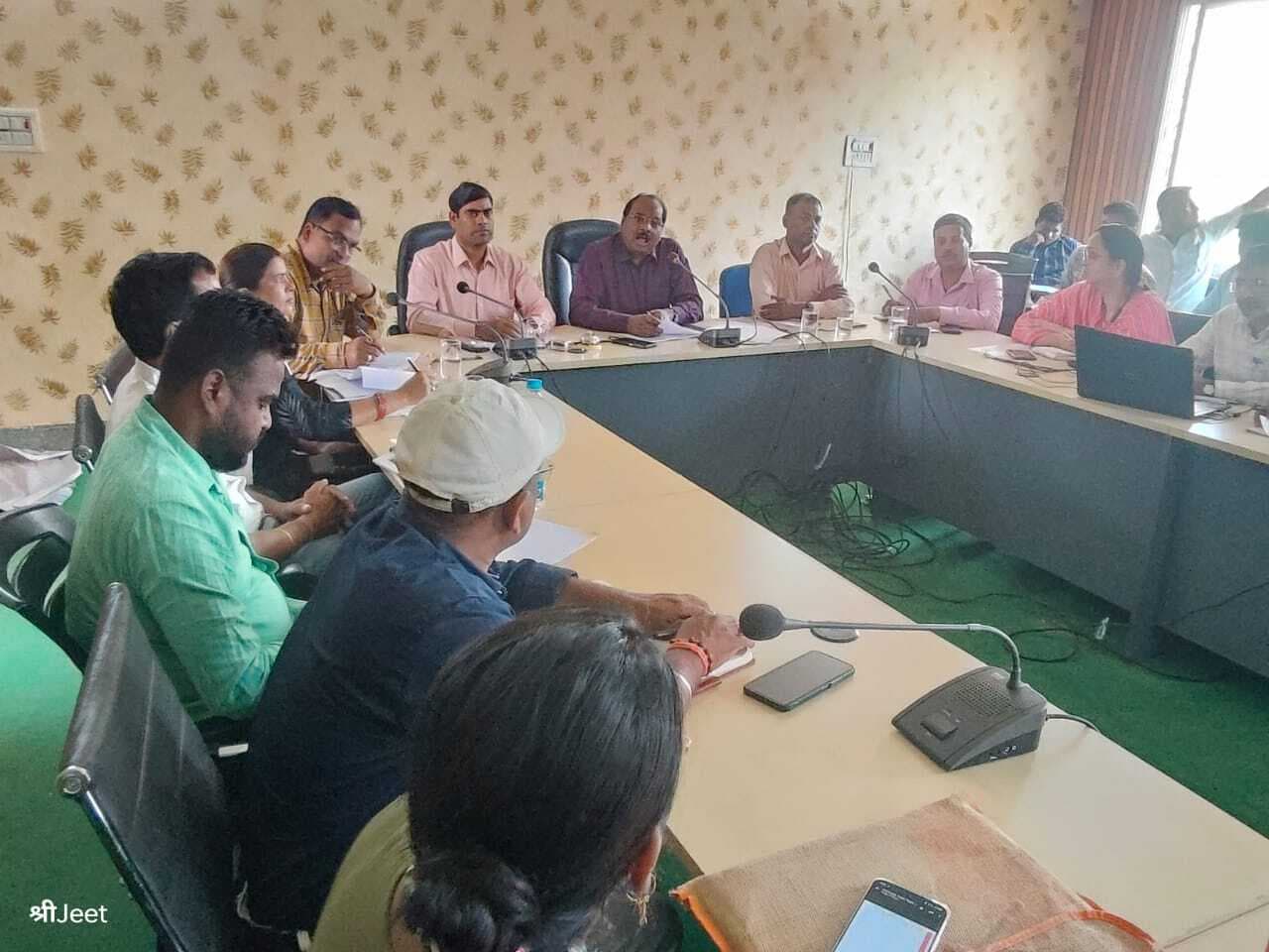 Giridih News: डीआरडीए निदेशक ने योजनाओं की धीमी प्रगति पर जतायी नाराजगी