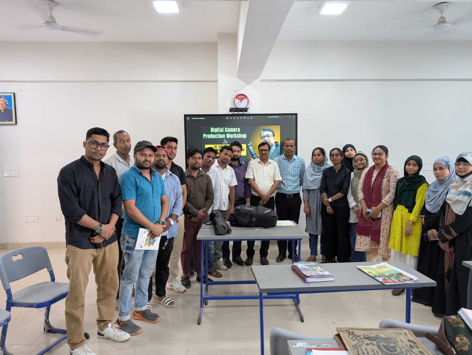 कार्यशाला में विद्यार्थियों ने फोटोग्राफी से जुड़ी बारीकियों को सीखा