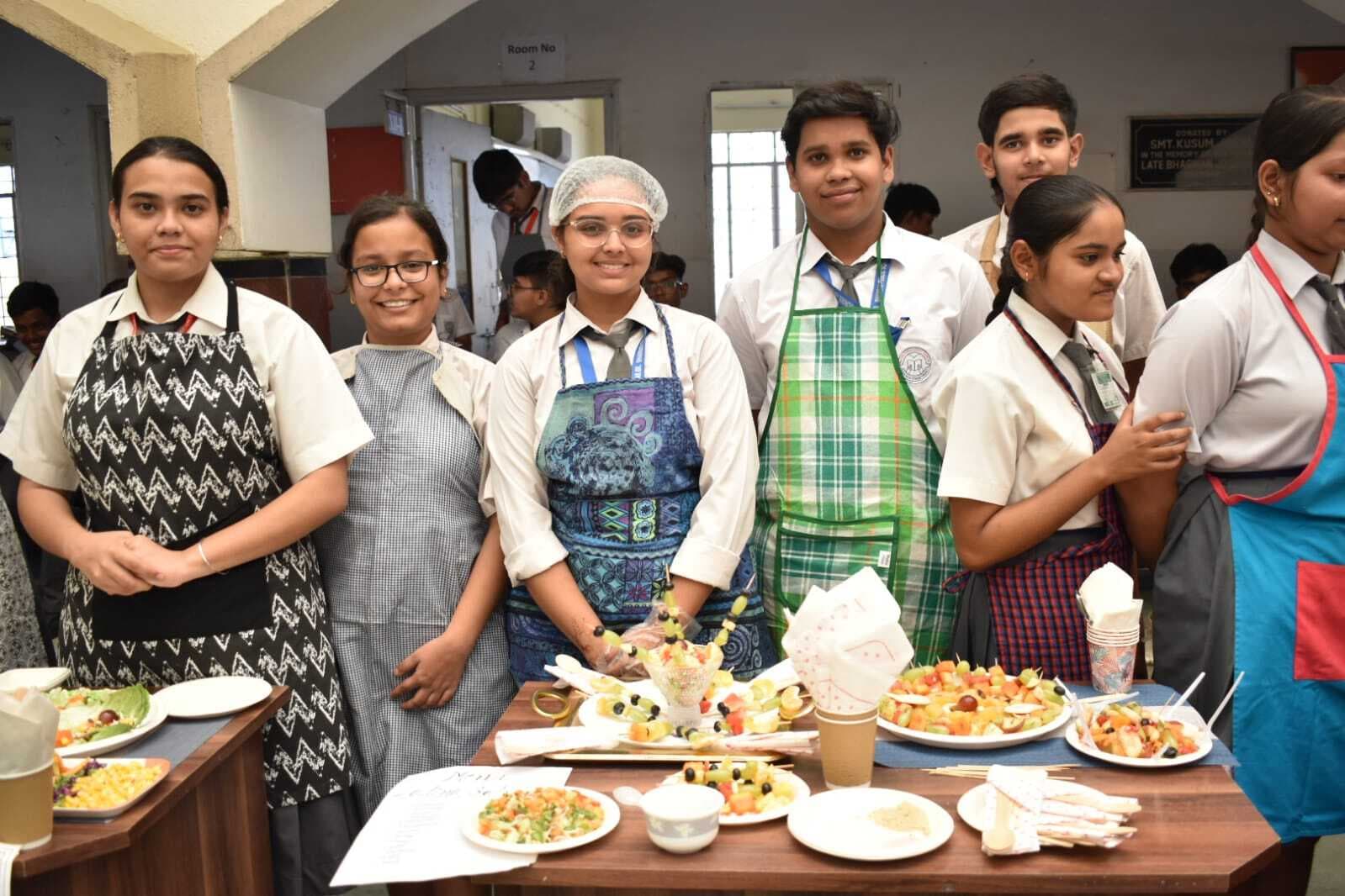 Dhanbad News: ‘फ्रूट सलाद सागा 2025’ में बच्चों ने दिखायी प्रतिभा