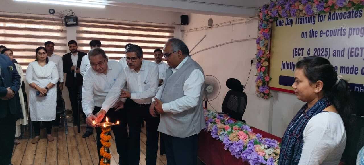 Dhanbad News : अब घर बैठे कर सकेंगे केस फाइलिंग और जान सकेंगे मुकदमों की स्थिति