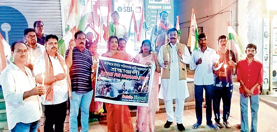 खड़गपुर : पहलगाम में मारे गये पर्यटकों को दी गयी श्रद्धांजलि