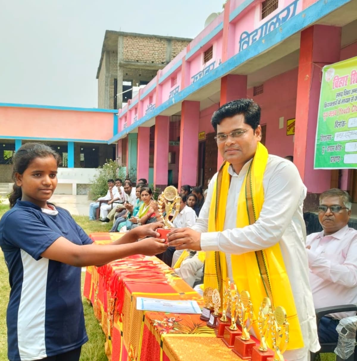 hajipur news. मशाल खेलकूद प्रतियोगिता के विजेता हुए सम्मानित