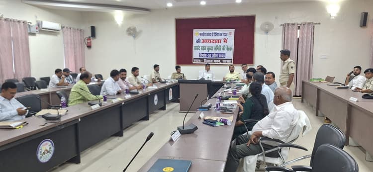 सांसद ने सड़क सुरक्षा नियमों का पूरी तरह पालन करने का दिया निर्देश