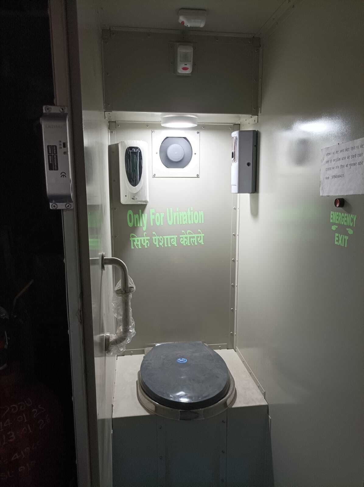 राहत : इलेक्ट्रिक इंजनों में वाटरलेस यूरिनल की सुविधा