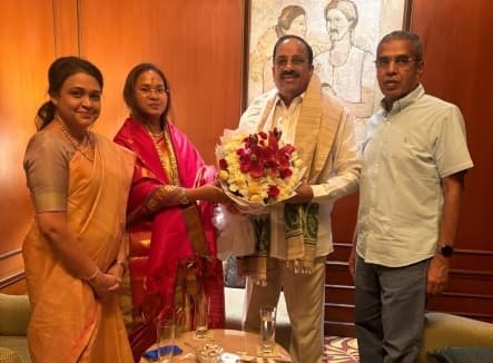 Ranchi News : तेलंगाना के कृषि मंत्री से मिली शिल्पी नेहा तिर्की