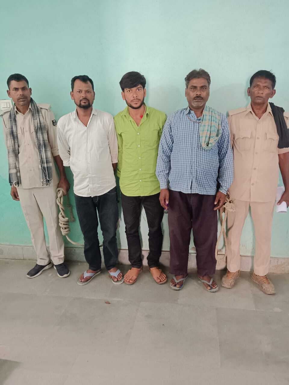 चुलाई शराब के साथ एक तस्कर गिरफ्तार