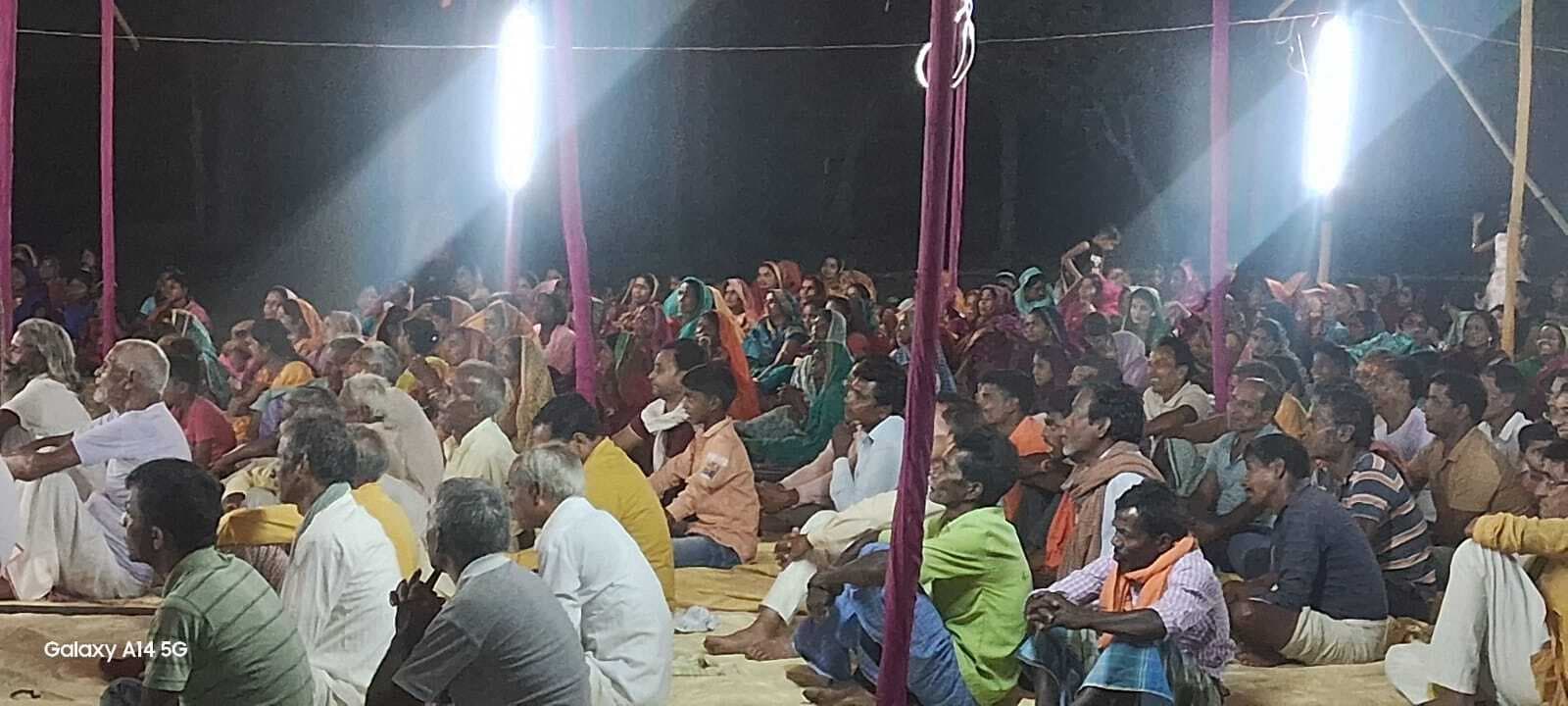 हरिनाम संकीर्तन में भजनों पर झूमे श्रद्धालु