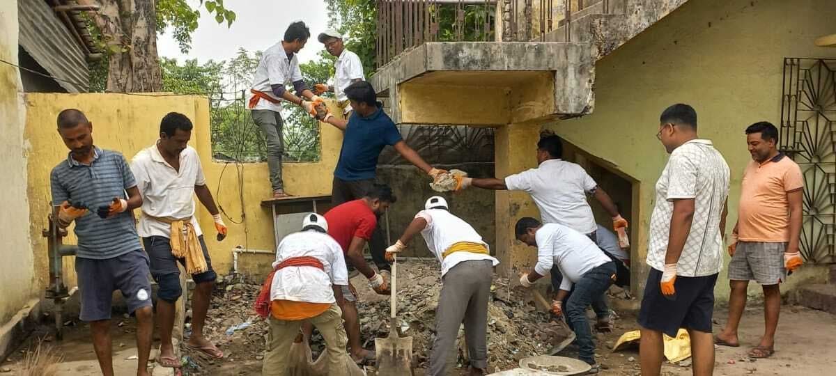 श्रीगांधी स्मृति भवन में गंगा समग्र ने चलाया स्वच्छता अभियान
