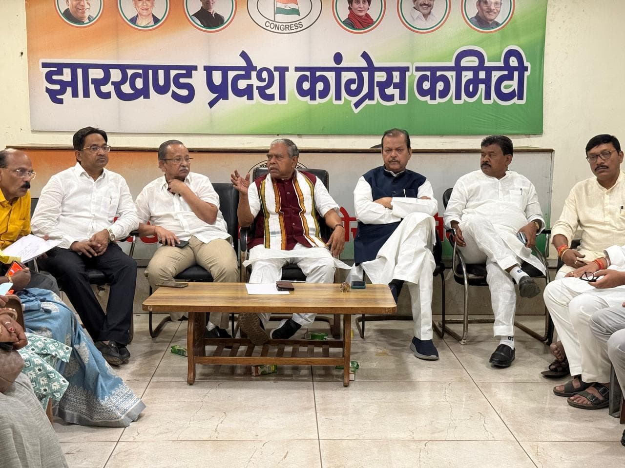 Political News : संविधान के अनुसार नहीं चल रहा देश का शासन : कांग्रेस