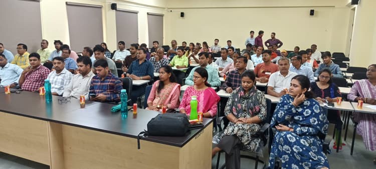 कटिहार इंजीनियरिंग कॉलेज में 72 छात्रों के अभिभावकों ने छात्रों की समस्याओं से हुए अवगत