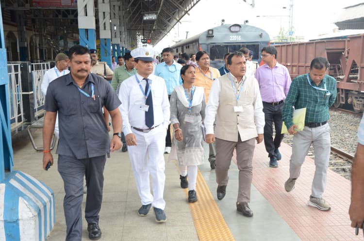 Deoghar News : अगस्त में चालू हो जायेगा देवघर स्टेशन का वाशिंग पिट : डीआरएम