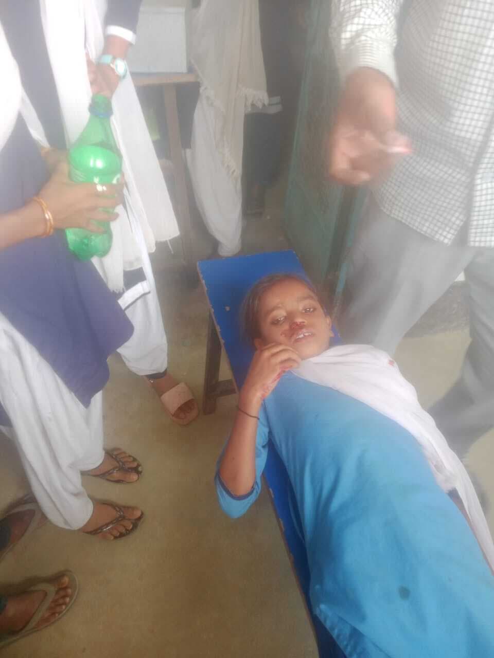 विद्यालय में पढ़ रही छात्रा हुई बेहोश