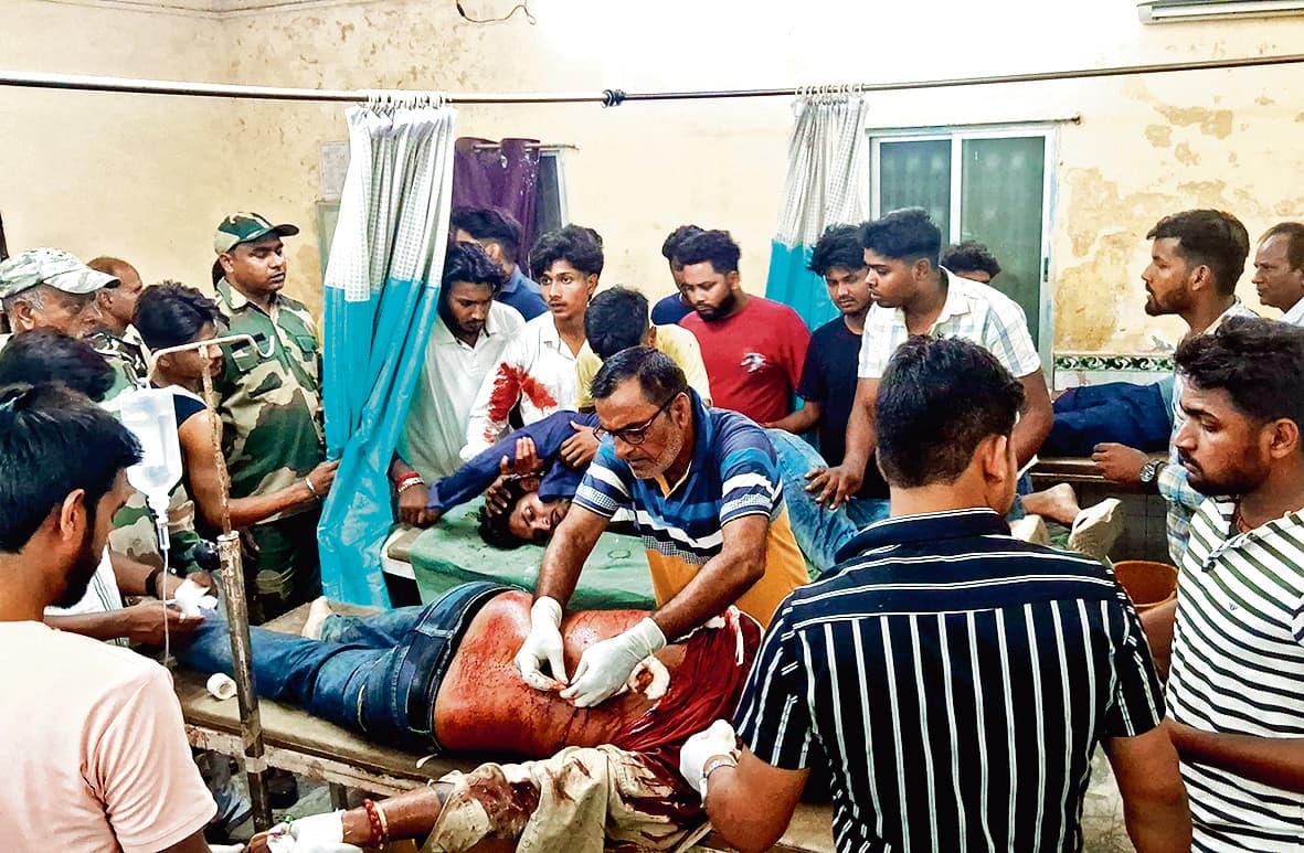 Gopalganj News : चाय दुकान पर ऑनलाइन गेम खेलने का विरोध करने पर दो युवकों को मारा, गोरखपुर रेफर