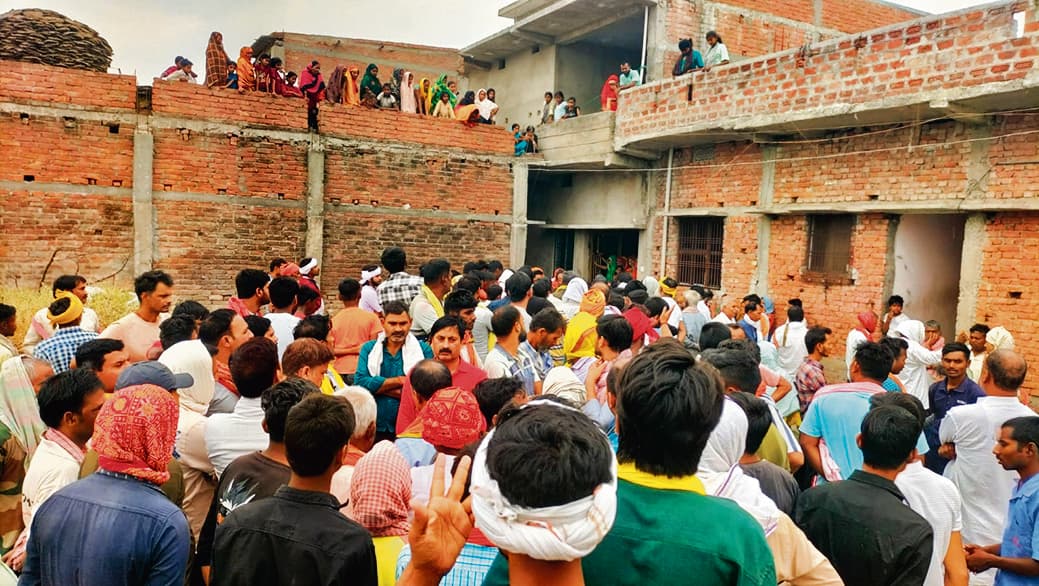 Kaimur News : भभुआ में स्कॉर्पियो की टक्कर से बाइक सवार चार युवकों की मौत