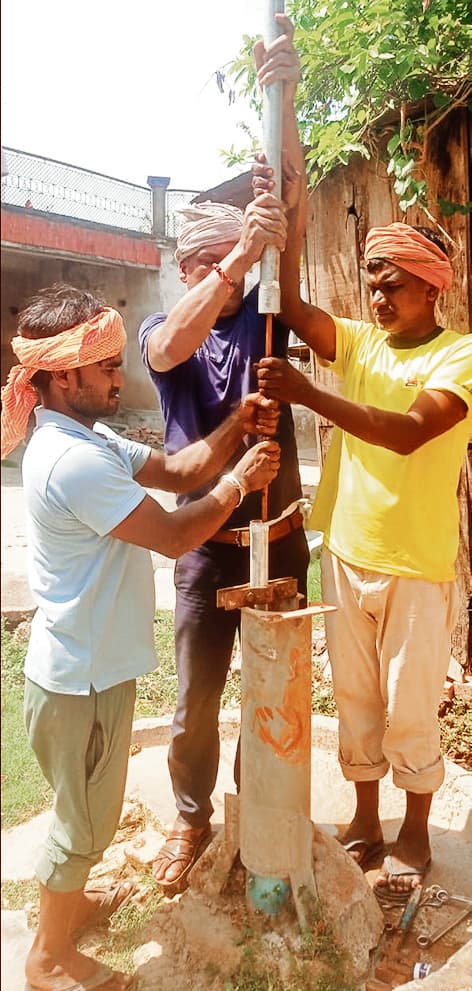 Saran News : जिले में खराब पड़े 450 चापाकलों की मरम्मत शुरू