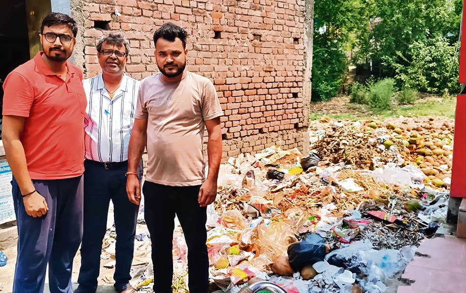 Saran News : दारोगा राय पुस्तकालय के समीप कचरे का अंबार, नगर प्रशासन उदासीन