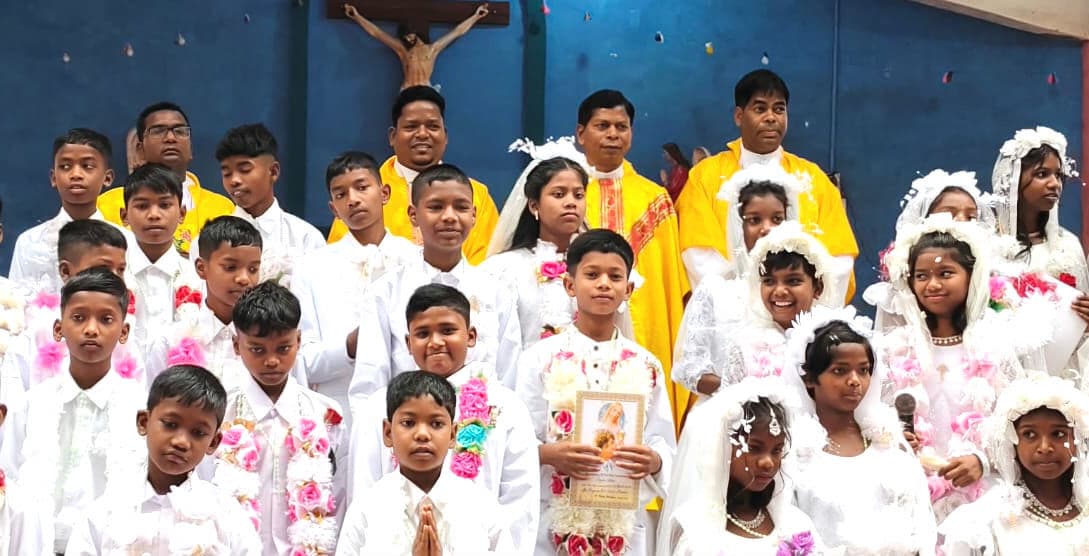 61 बच्चों ने ग्रहण किया पहला परम प्रसाद