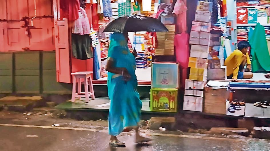 Gaya News : बेमौसम बारिश से 4.6 डिग्री सेल्सियस लुढ़का तापमान