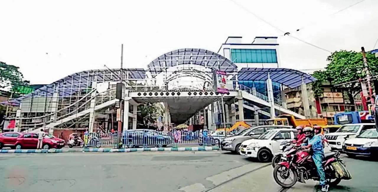 कालीघाट स्काइवॉक के पास स्थायी पार्किंग जोन बना रहा केएमसी