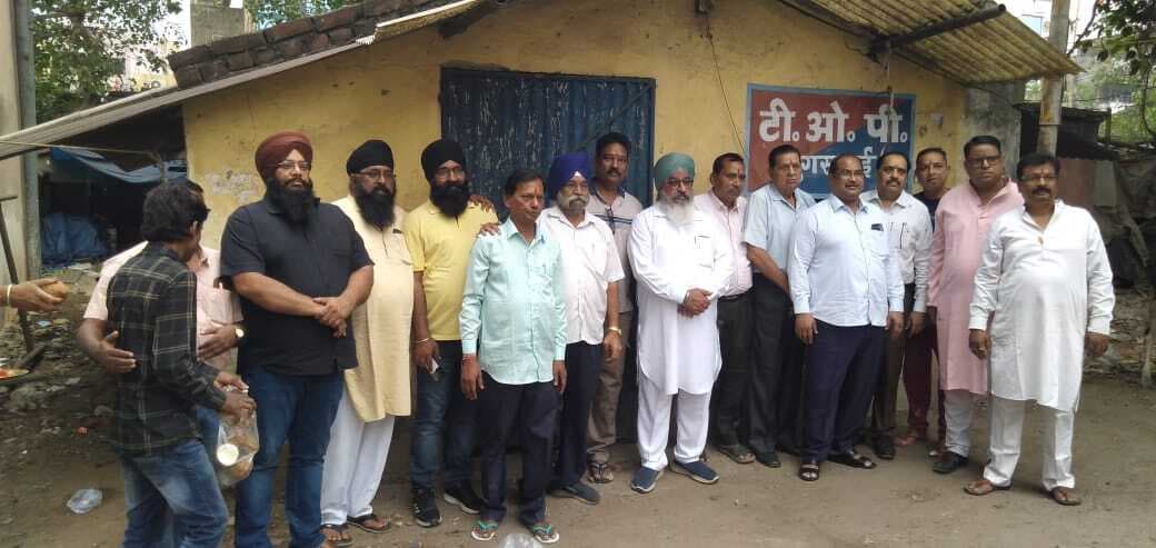 जुगसलाई : नया बाजार में पुरानी टीओपी के स्थान पर जन सहयोग से नयी इमारत बनाने का कार्य शुरू