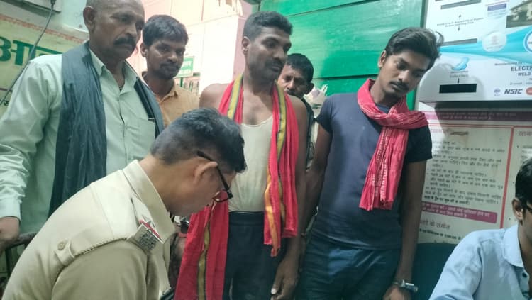 चौकीदार पर शराबियों ने किया जानलेवा हमला