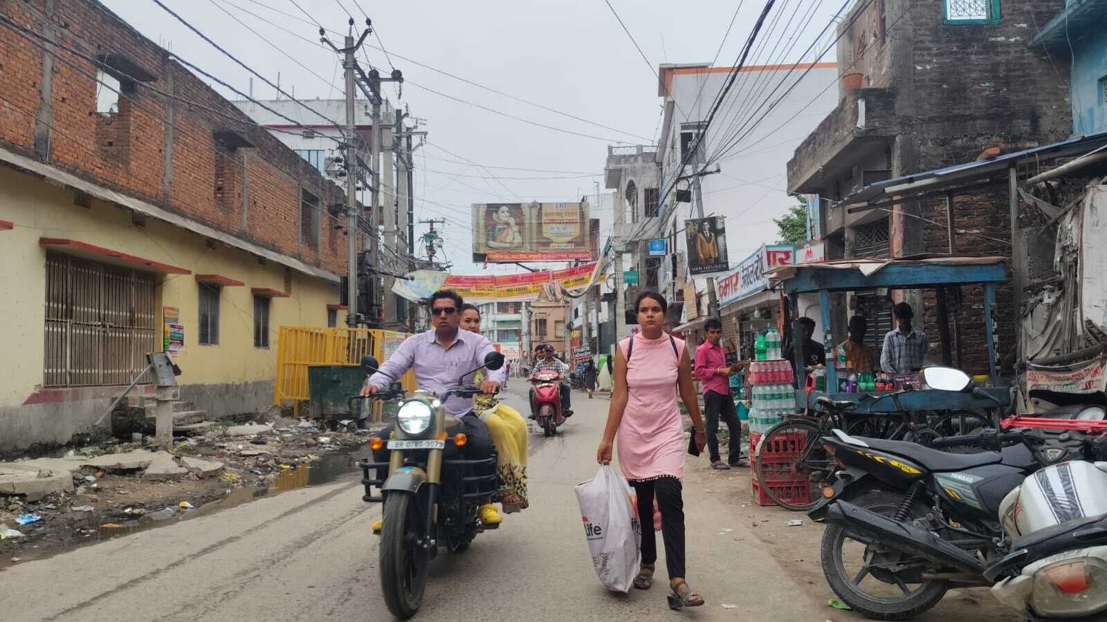 Madhubani News : मौसम में हुआ बदलाव तो लोगों को गर्मी से मिली राहत