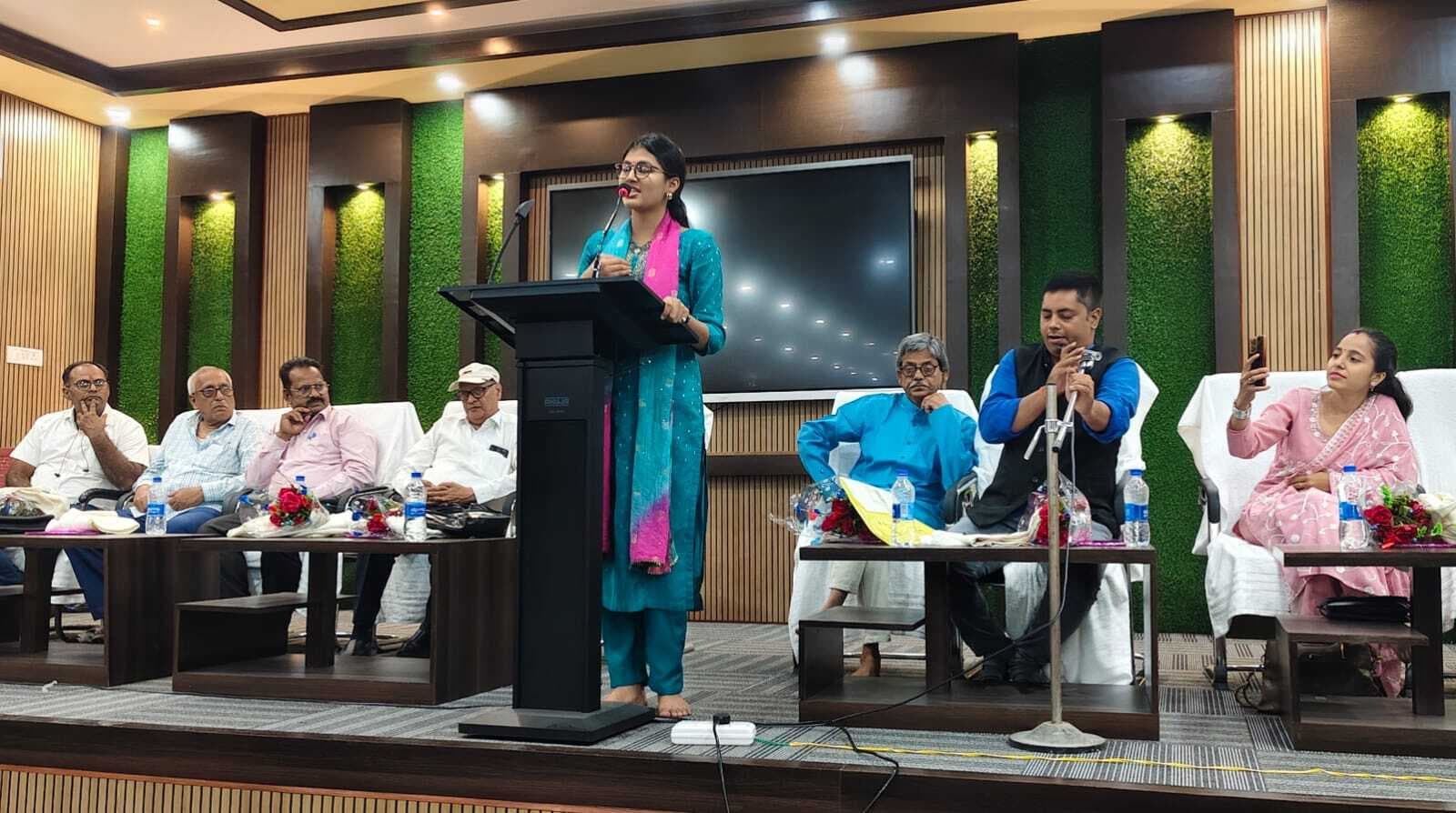 टीएस कॉलेज के स्थापना दिवस पर कवियों ने बांधा समां