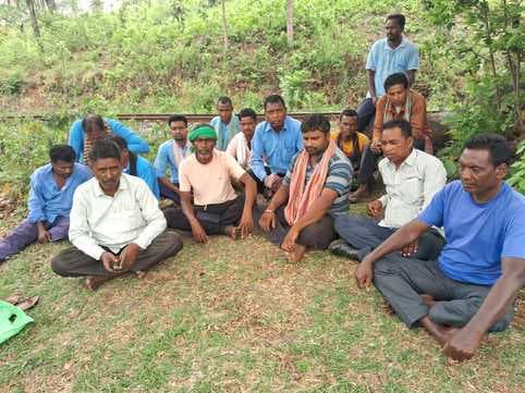 एमजीआर रेलवे लाइन के ठेका मजदूरों ने दिया धरना