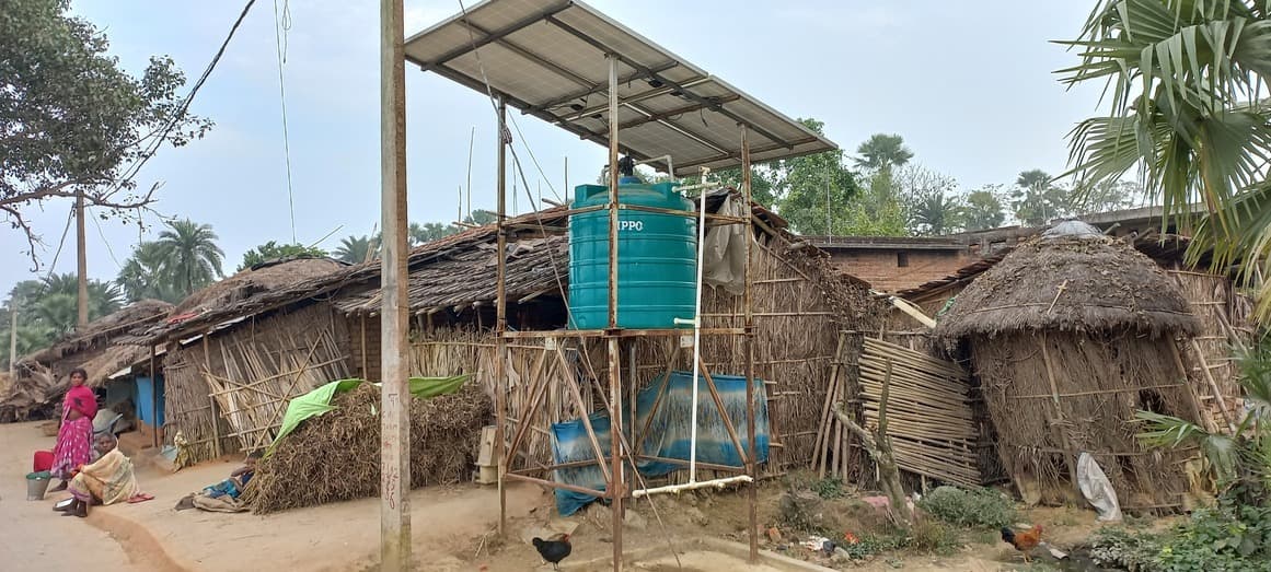 सोलर जलमीनार खराब होने से ग्रामीण परेशान