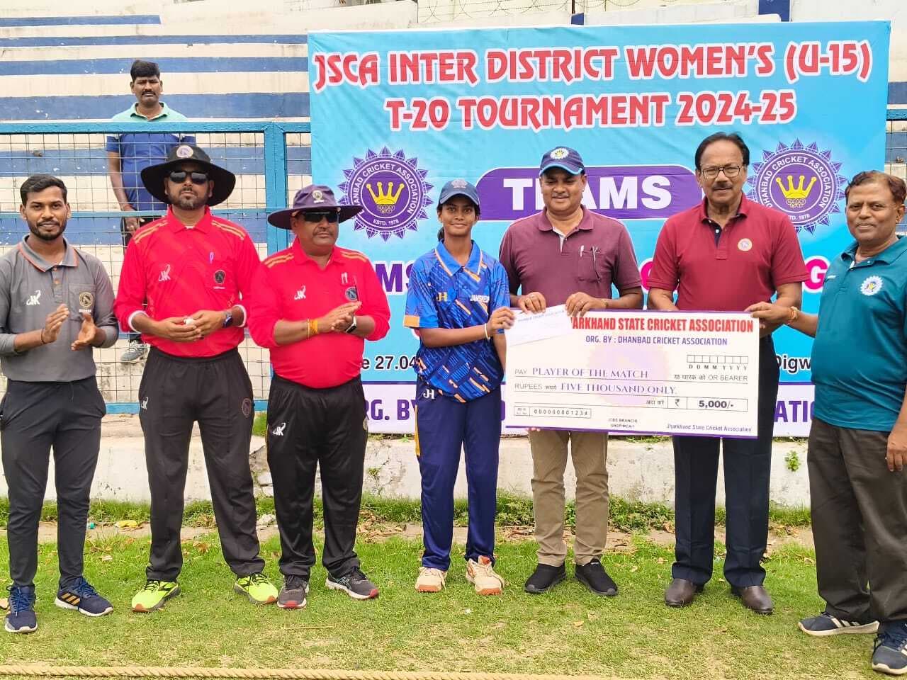 jsca u15 women inter district cricket :  जमशेदपुर बालिका अंडर-15 टीम नौ विकेट से जीती