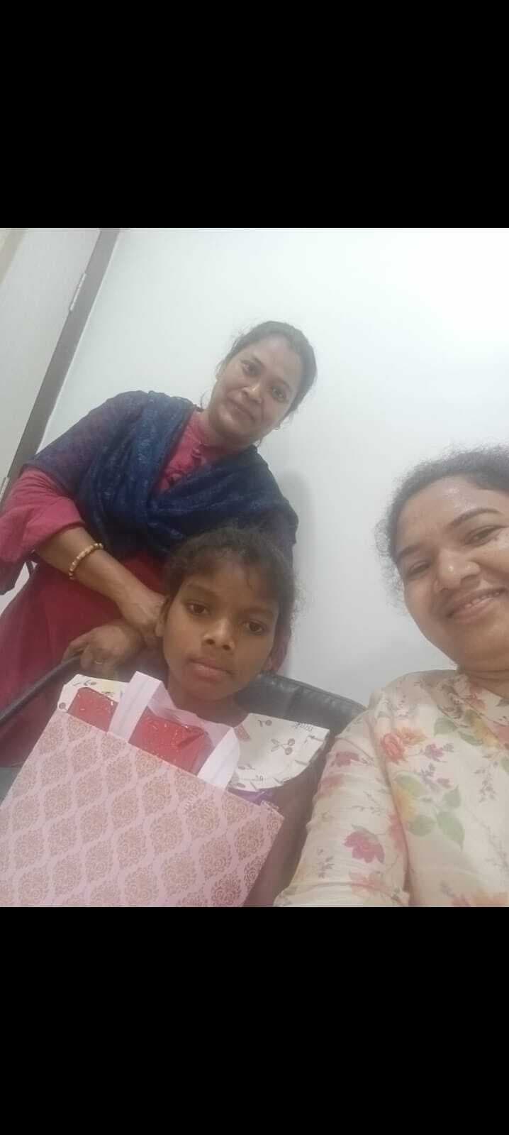 West Singhbhum News : दो शिक्षिकाओं के संघर्ष से बच्ची को मिला जीवनदान