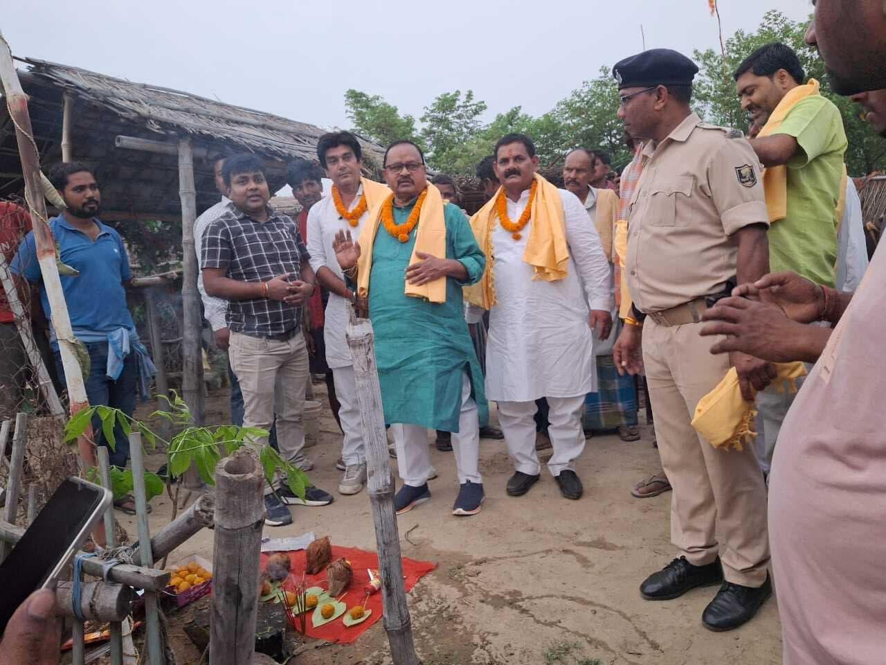 Bhagalpur news विधायक ने कटाव निरोधी कार्य का किया उद्धघाटन किया