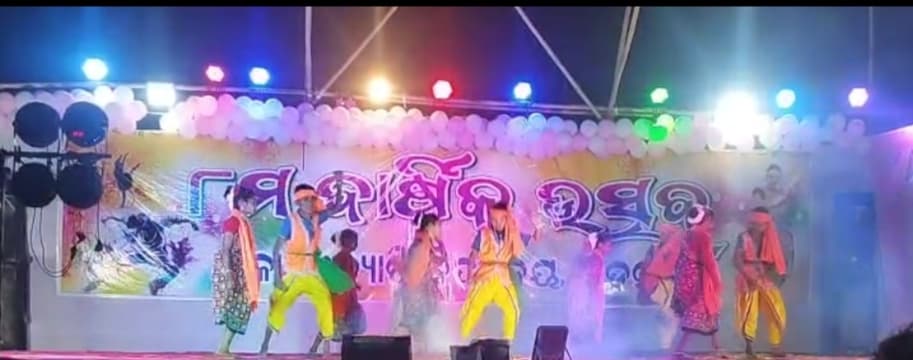 West Singbhum news :  ओडिसी, संताली व भांगड़ा प्रस्तुत कर बच्चों ने बटोरी वाहवाही