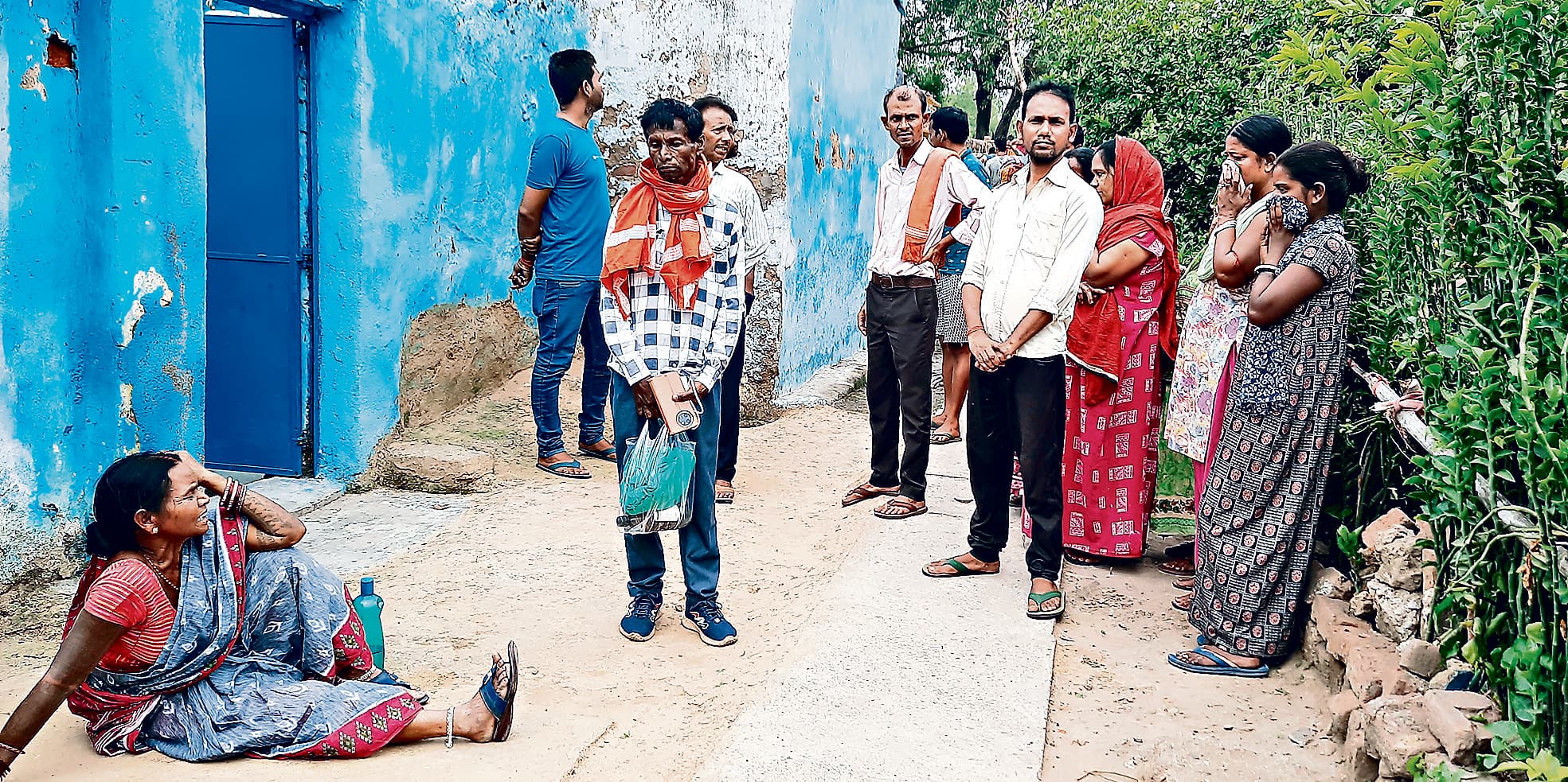 Dhanbad News : बंद आवास में संदिग्ध स्थिति में फंदे से लटकी मिली युवक की सड़ी गली लाश