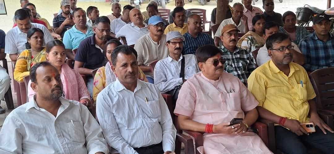 Dhanbad News : विधायक ने कार्यकर्ताओं के साथ सुनी पीएम के मन की बात