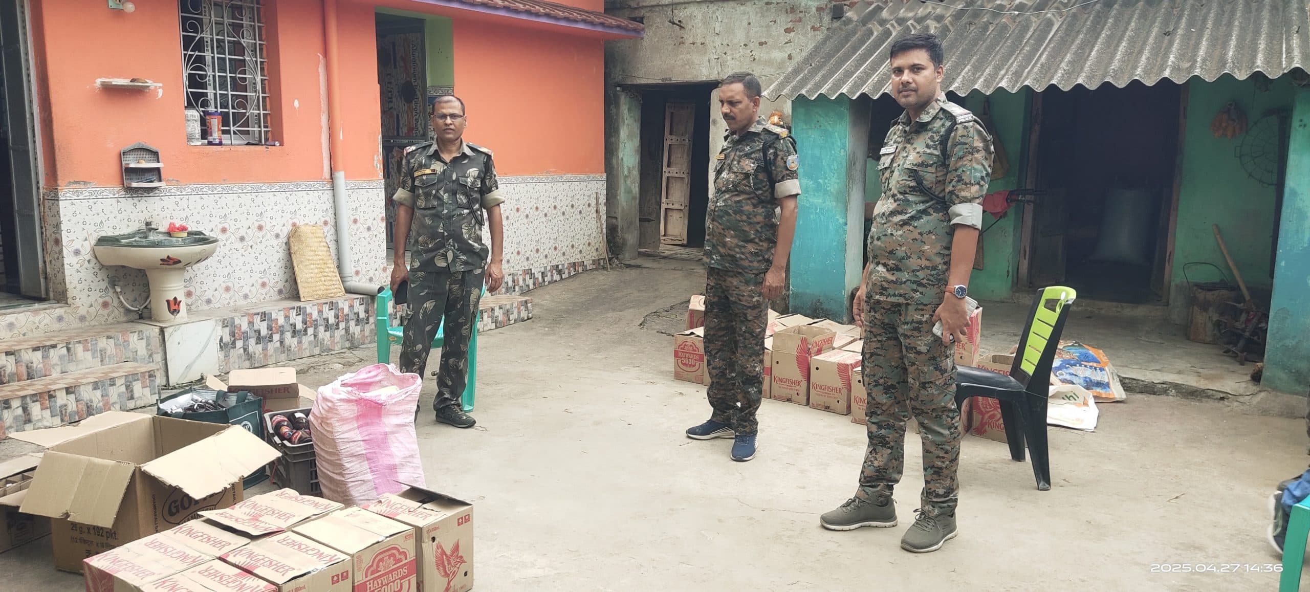 Dhanbad News: डुमरिया में शराब के अवैध कारोबार का भंडाफोड़