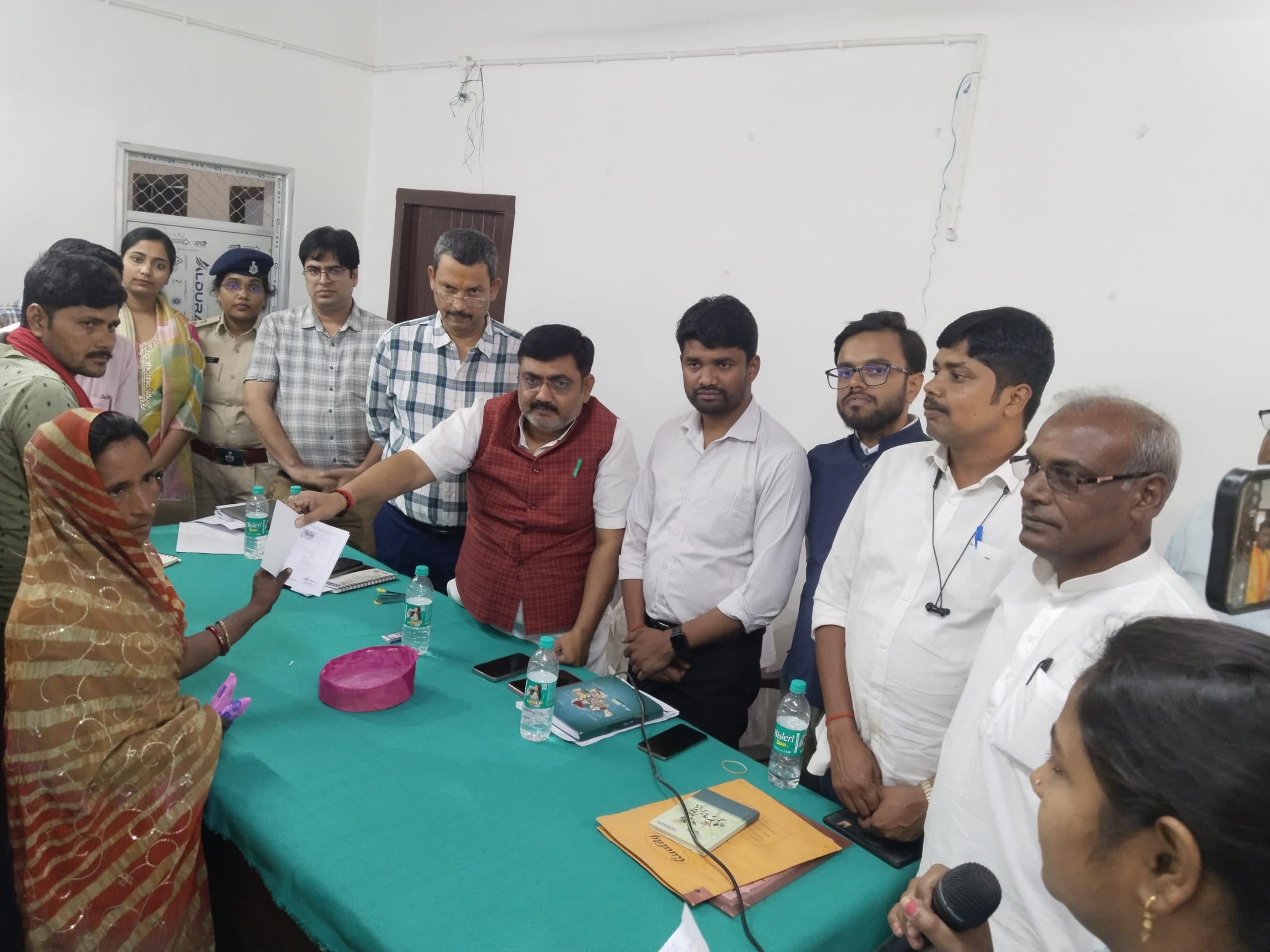 विधायक के जन संवाद कार्यक्रम में छाया रहा जमीन विवाद और प्रधानमंत्री आवास का मामला