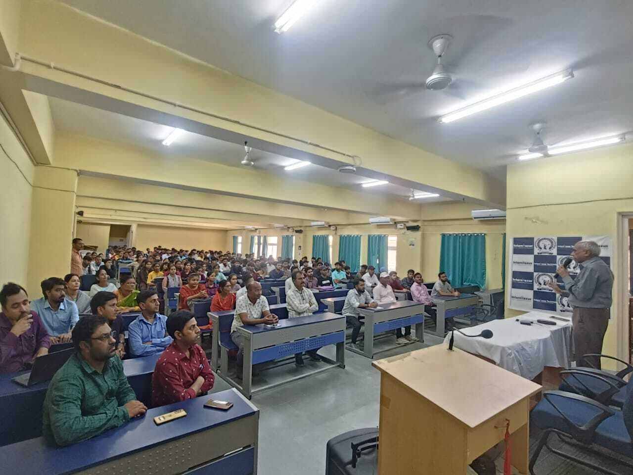 छात्र तकनीक का उपयोग सीमित व नैतिक दायरे में करेंः प्राचार्य