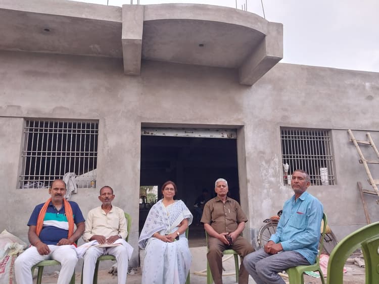 गुरुआ में बन रहे दांगी छात्रावास का लिया जायजा