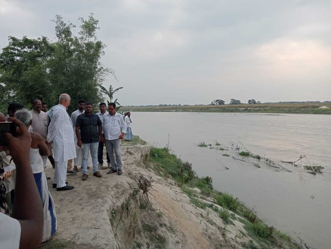 कटाव निरोधक कार्य का विधायक ने लिया जायजा