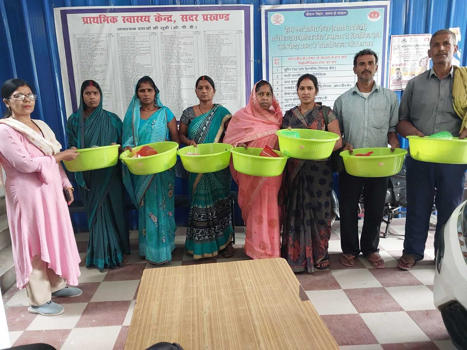 hajipur news. सेंदुआरी पंचायत में फाइलेरिया मरीजों को दी गयी एमएमडीपी किट