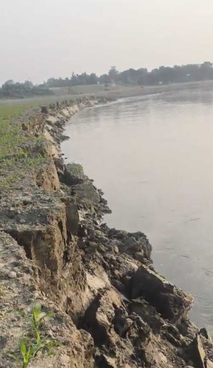 महानंदा के तांडव से एक दर्जन गांव का अस्तित्व हो चुका है समाप्त