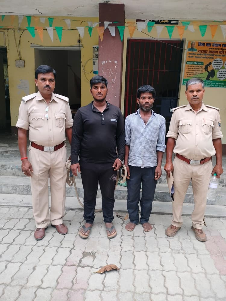 वाहन चेकिंग में 50 लीटर  शराब के साथ दो तस्कर गिरफ्तार