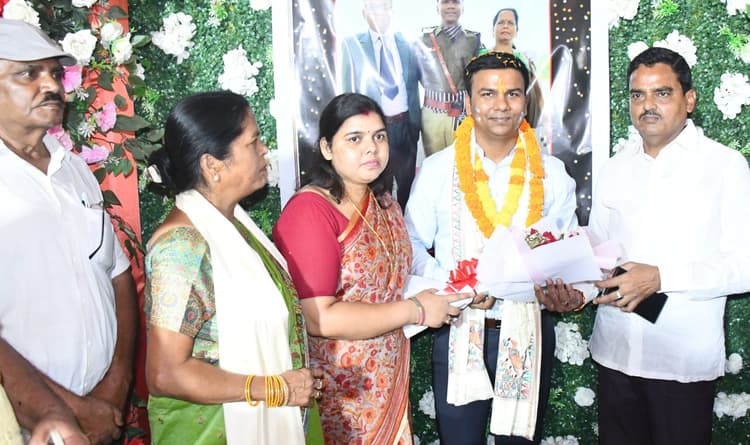 यूपीएससी परीक्षा में सफल अमित कुमार को मिला सम्मान